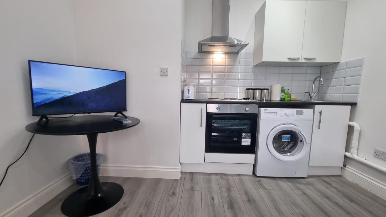 Studio For 2 Person Next To Woodgreen Apartamento Londres