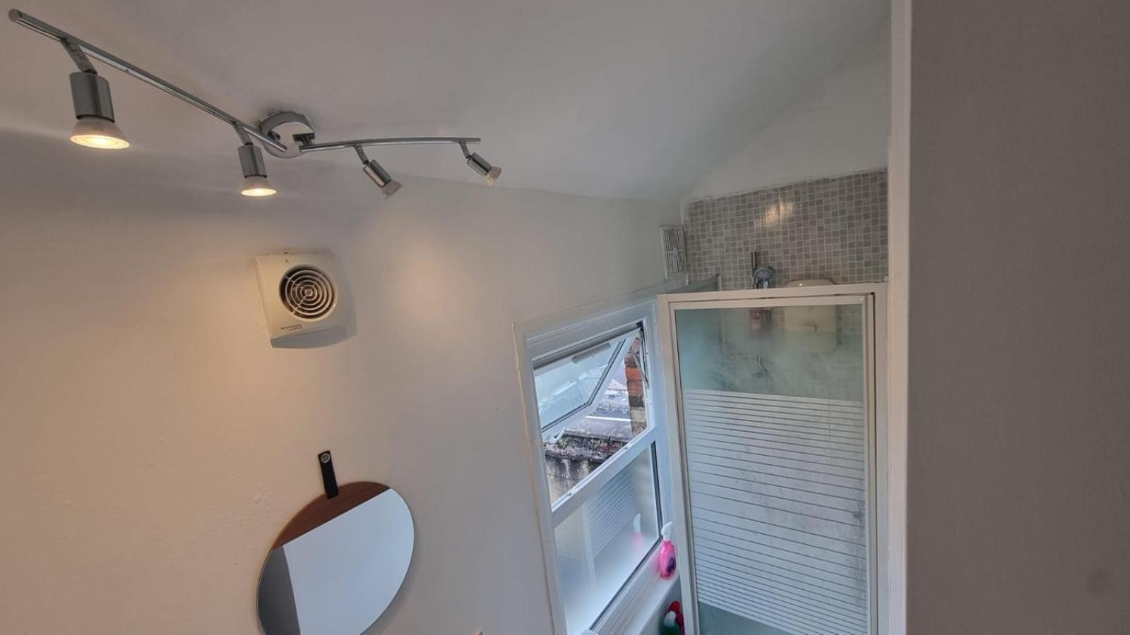 Studio For 2 Person Next To Woodgreen Londres