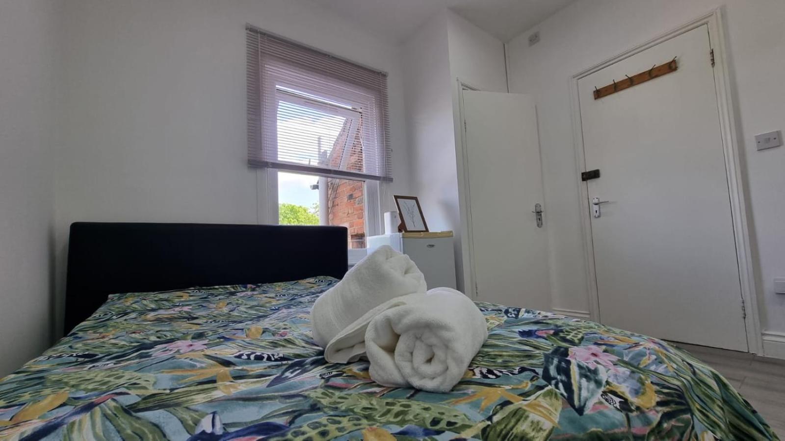 Apartamento Studio For 2 Person Next To Woodgreen Londres