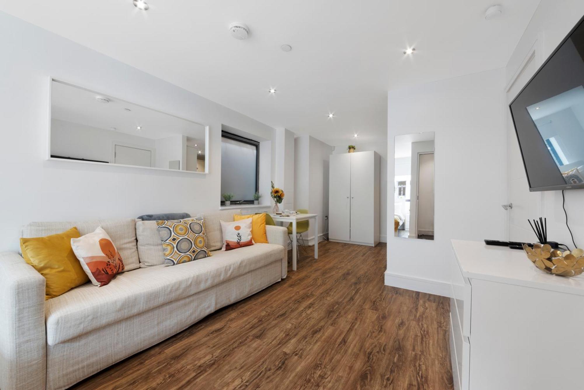 Manor House By Morethanstays Apartamento