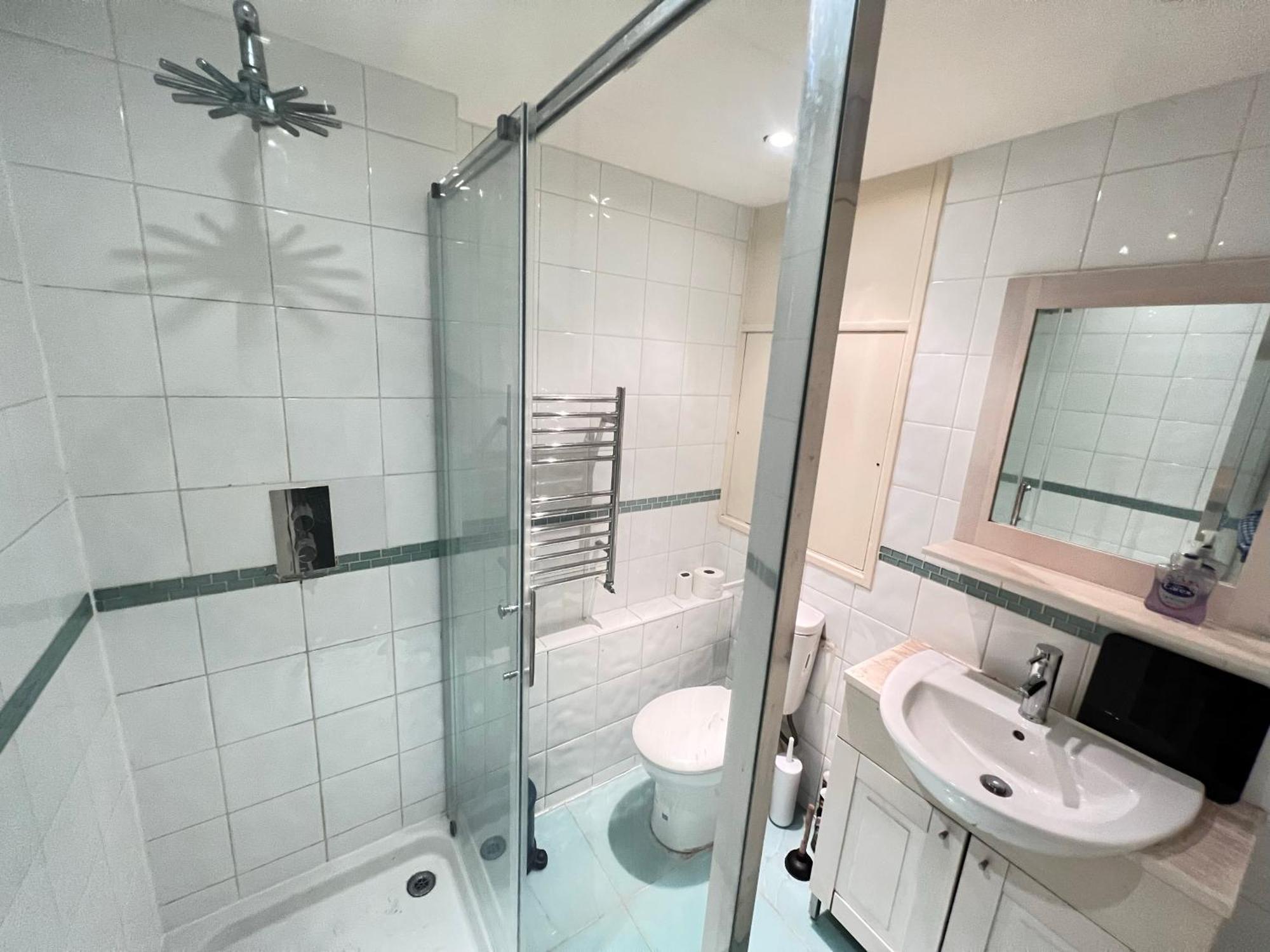 Hotel River Thames View Entire In The Most Cental