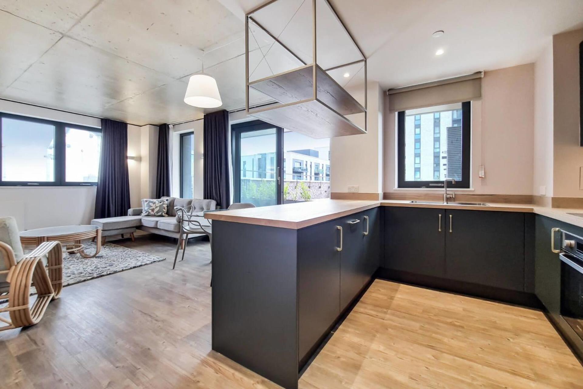 Botanical-inspired At Repton Gardens Right In The Heart Of Wembley Park * London