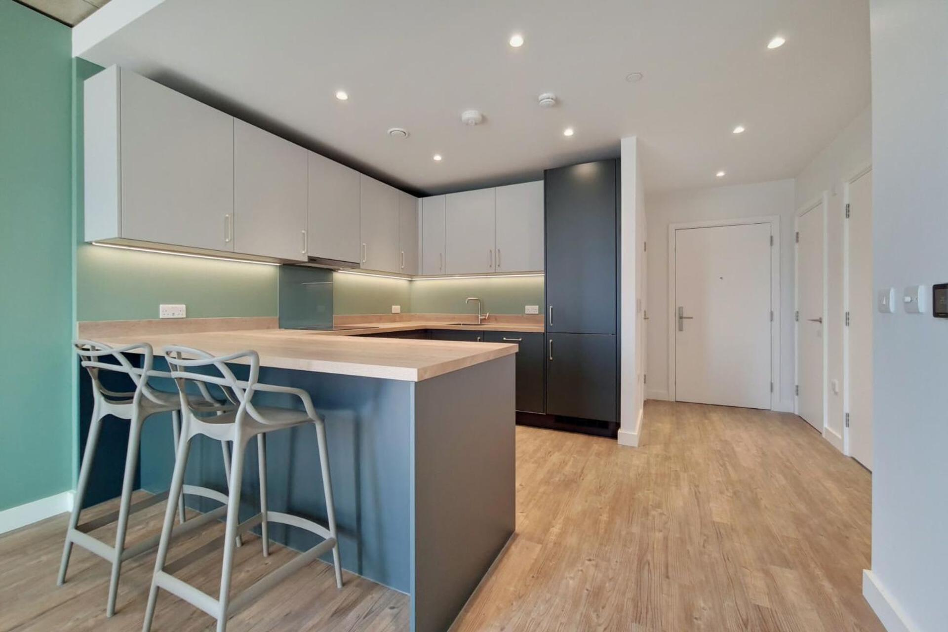 Botanical-inspired At Repton Gardens Right In The Heart Of Wembley Park Apartment *
