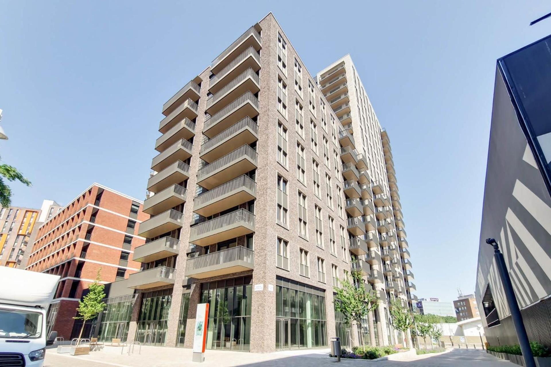 Botanical-inspired At Repton Gardens Right In The Heart Of Wembley Park * London