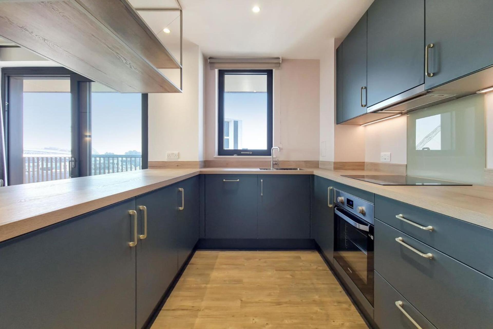 Botanical-inspired At Repton Gardens Right In The Heart Of Wembley Park Apartment *