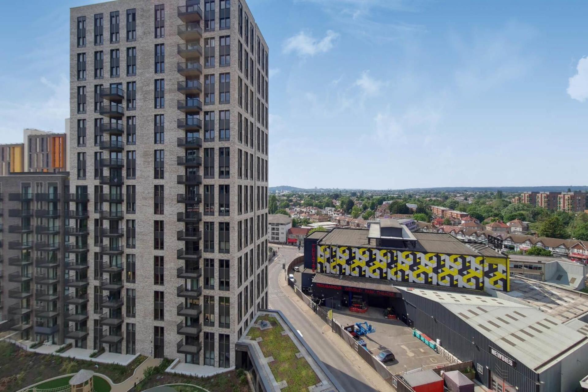 Botanical-inspired At Repton Gardens Right In The Heart Of Wembley Park Apartment *