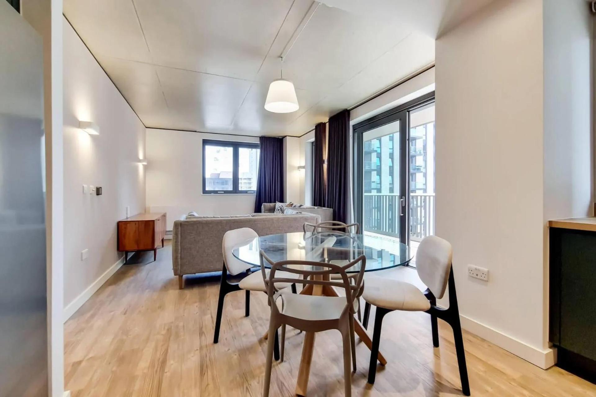 Botanical-inspired At Repton Gardens Right In The Heart Of Wembley Park Apartment London