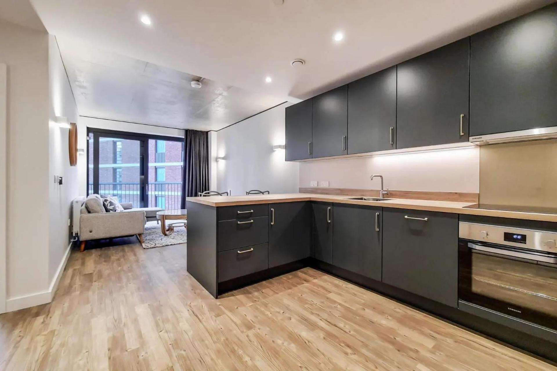 Botanical-inspired At Repton Gardens Right In The Heart Of Wembley Park Apartment