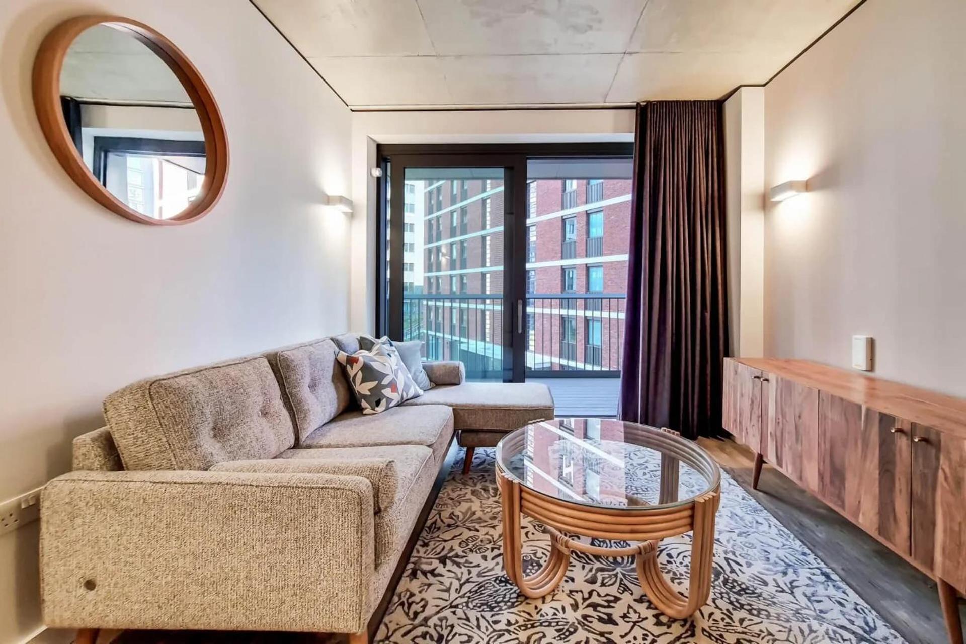 Botanical-inspired At Repton Gardens Right In The Heart Of Wembley Park * London