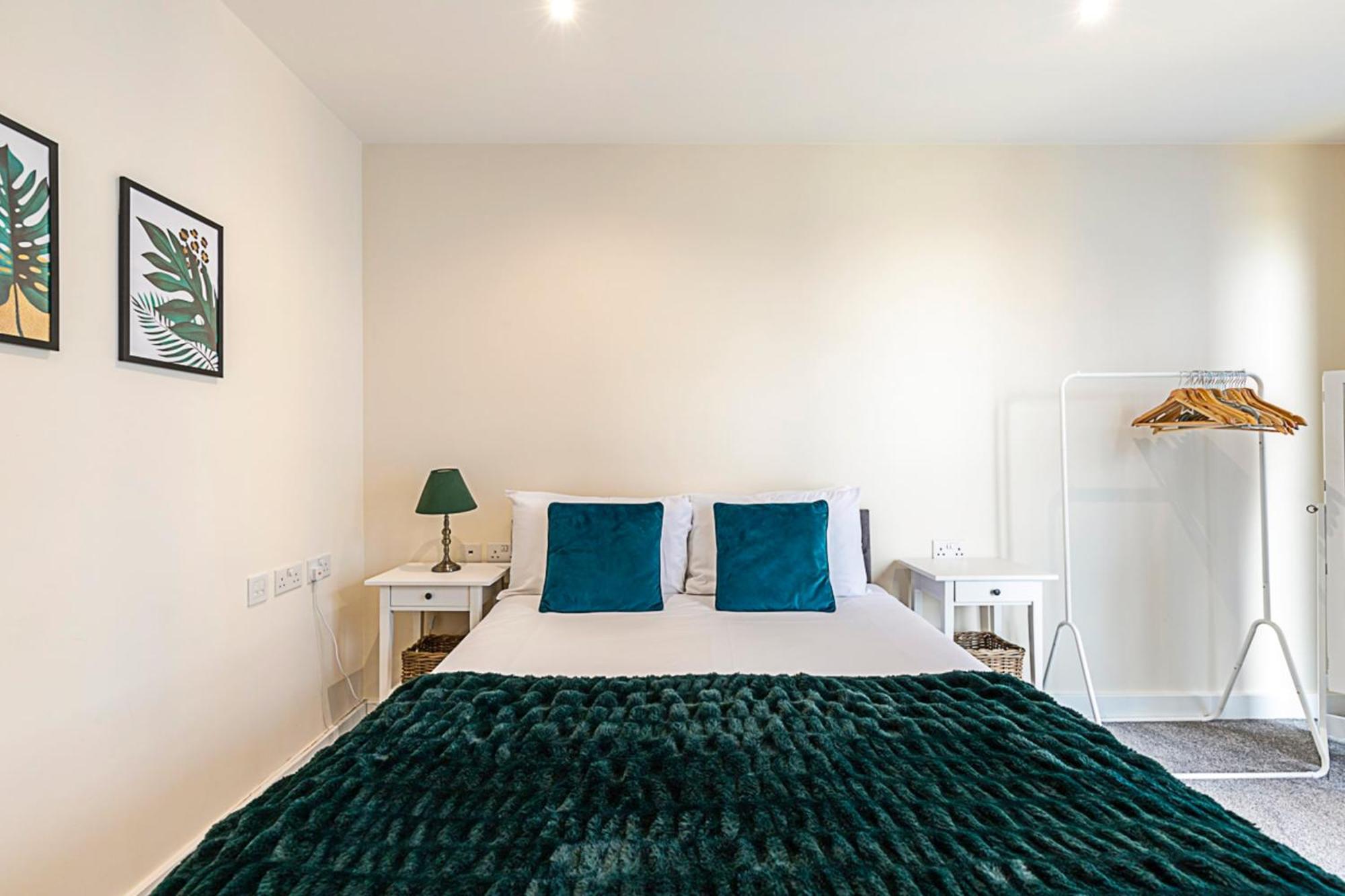 Vibrant Canal Apartamento