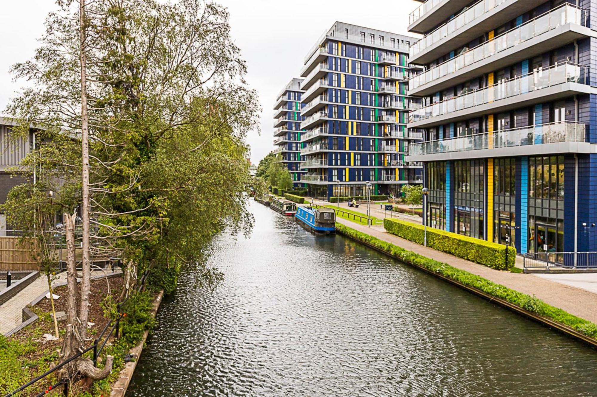 Vibrant Canal Londres
