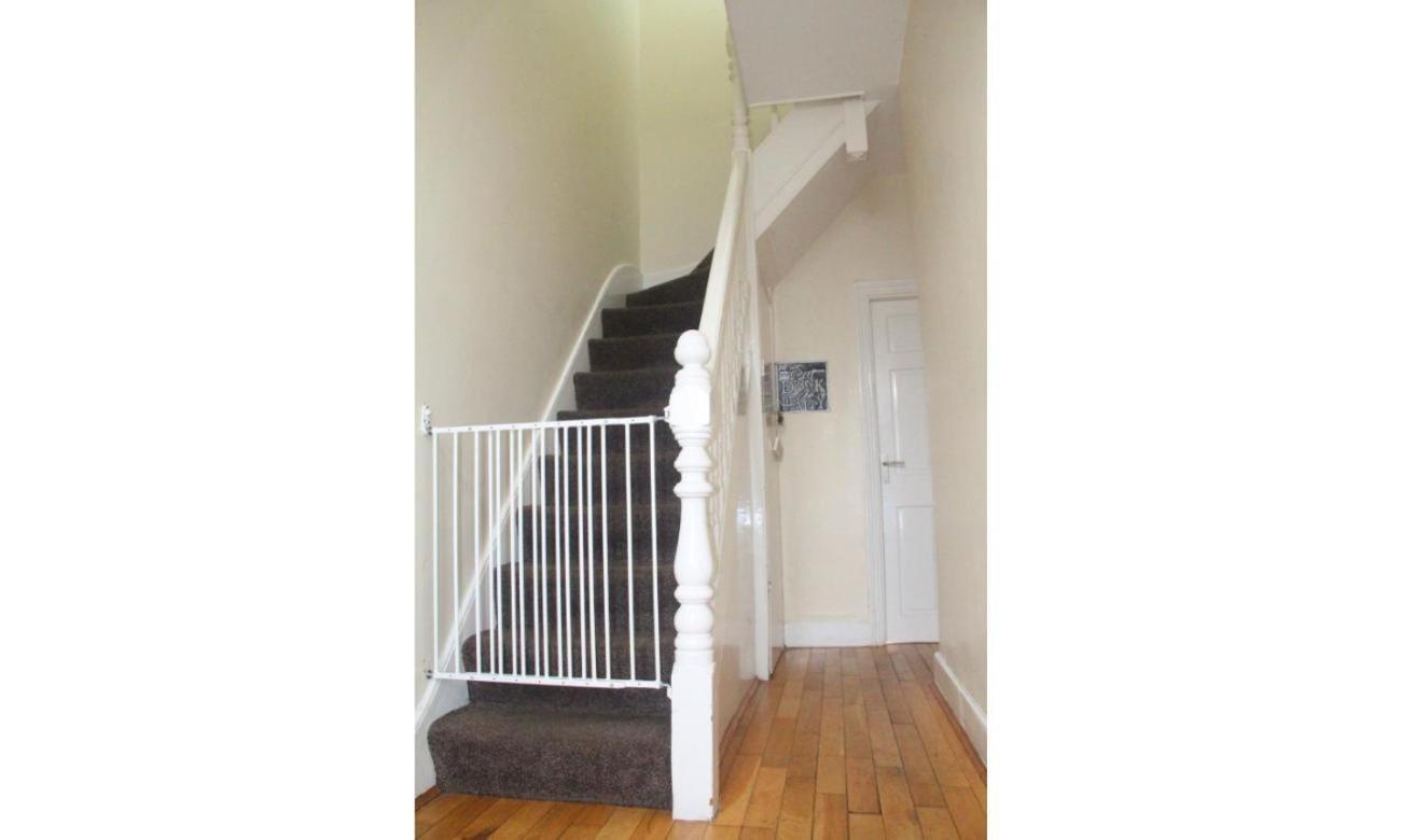 Casa de Férias 3 Bedroom House,4beds, 2 Baths Ilford ,12 Mins To Stratford