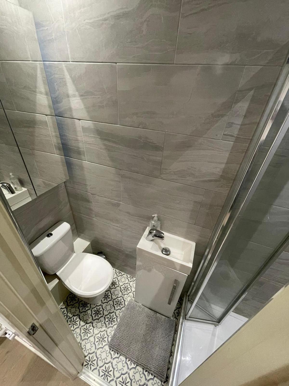 Cozy En-suite Near Stratford Guest house London