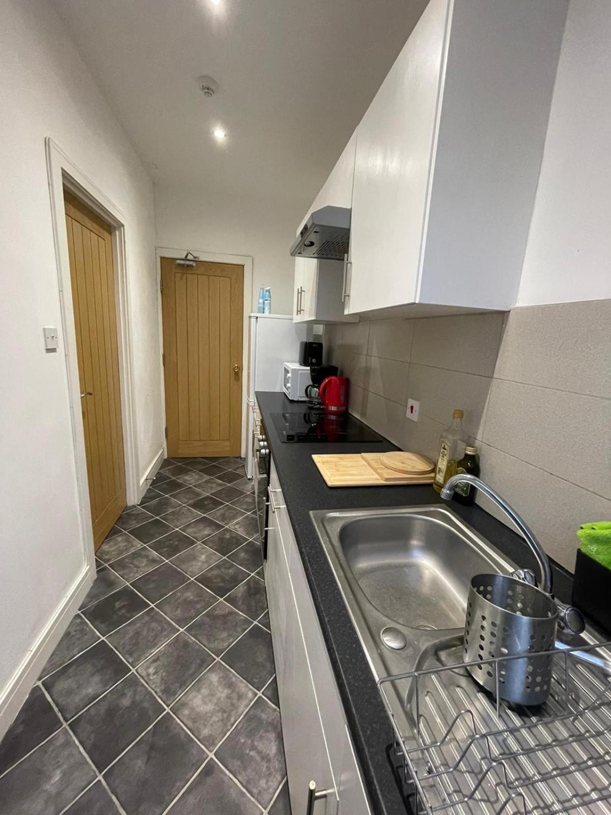 Guest house Cozy En-suite Near Stratford