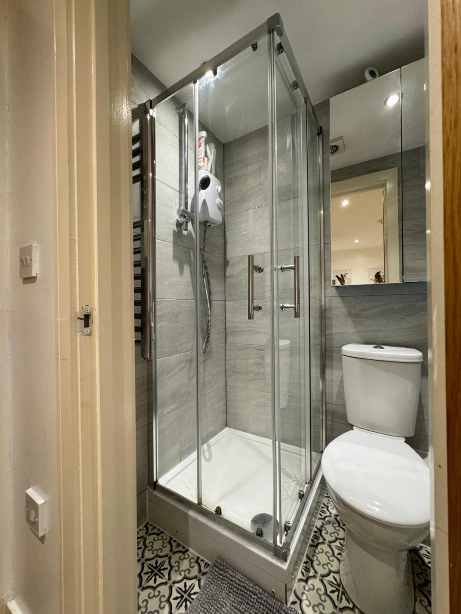 Guest house Cozy En-suite Near Stratford *