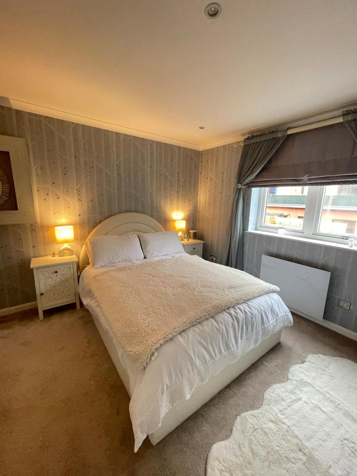 Chic 1bd Flat - 10 Minutes To Victoria Park!