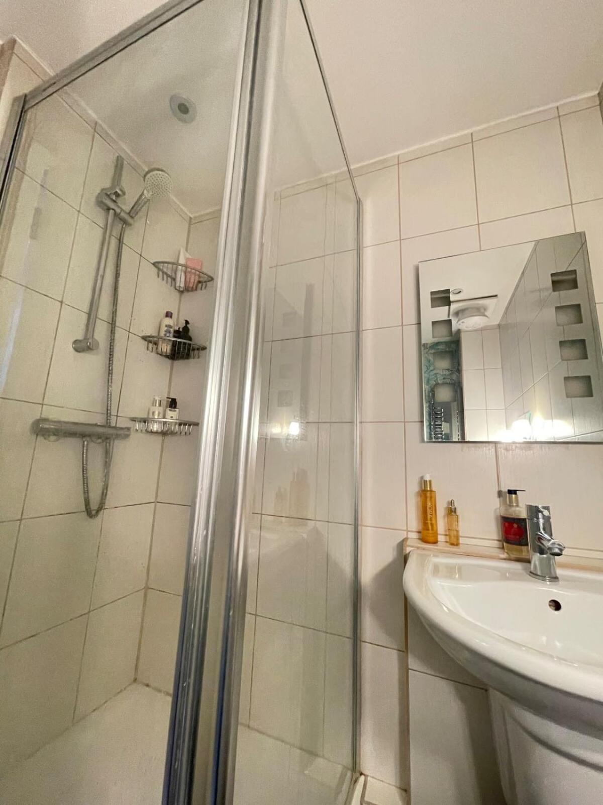 Chic 1bd Flat - 10 Minutes To Victoria Park! Londres