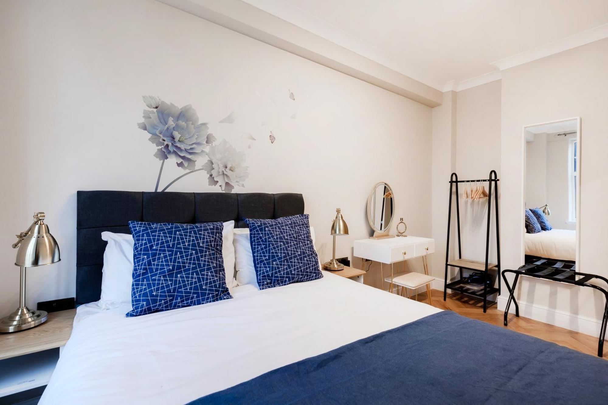 Bright Near Marble Arch And Hyde Park *