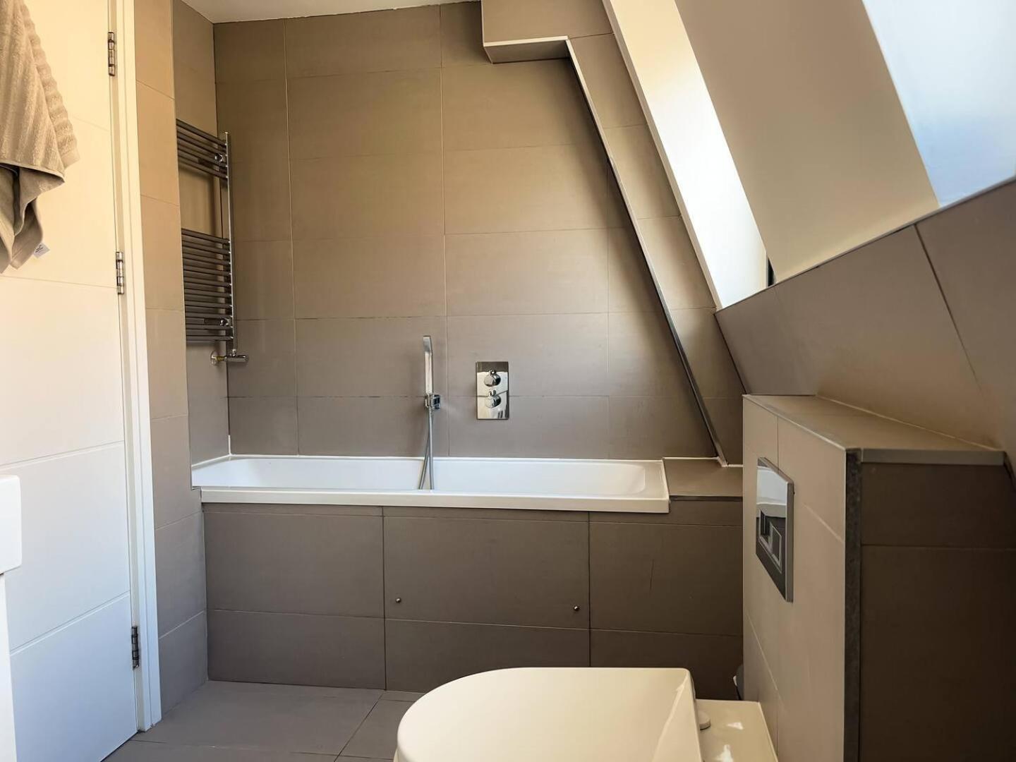 Omega Terrace, Luxury Modern Interior, Located Close To Alexandra Palace * Londres