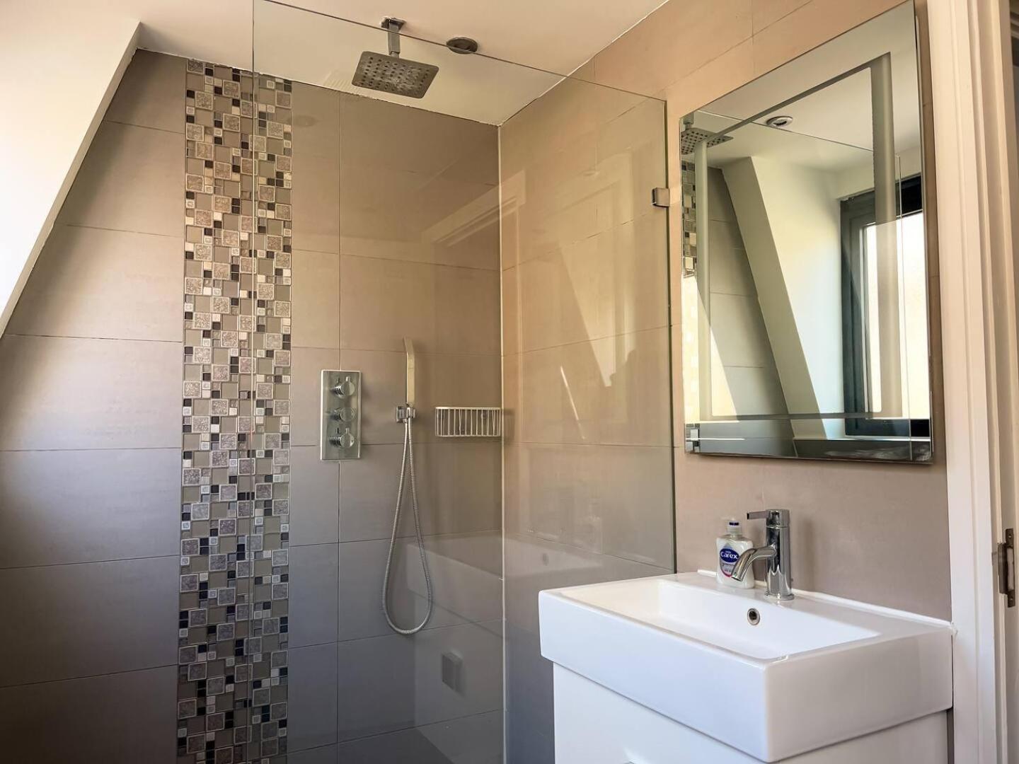 Omega Terrace, Luxury Modern Interior, Located Close To Alexandra Palace * Londres