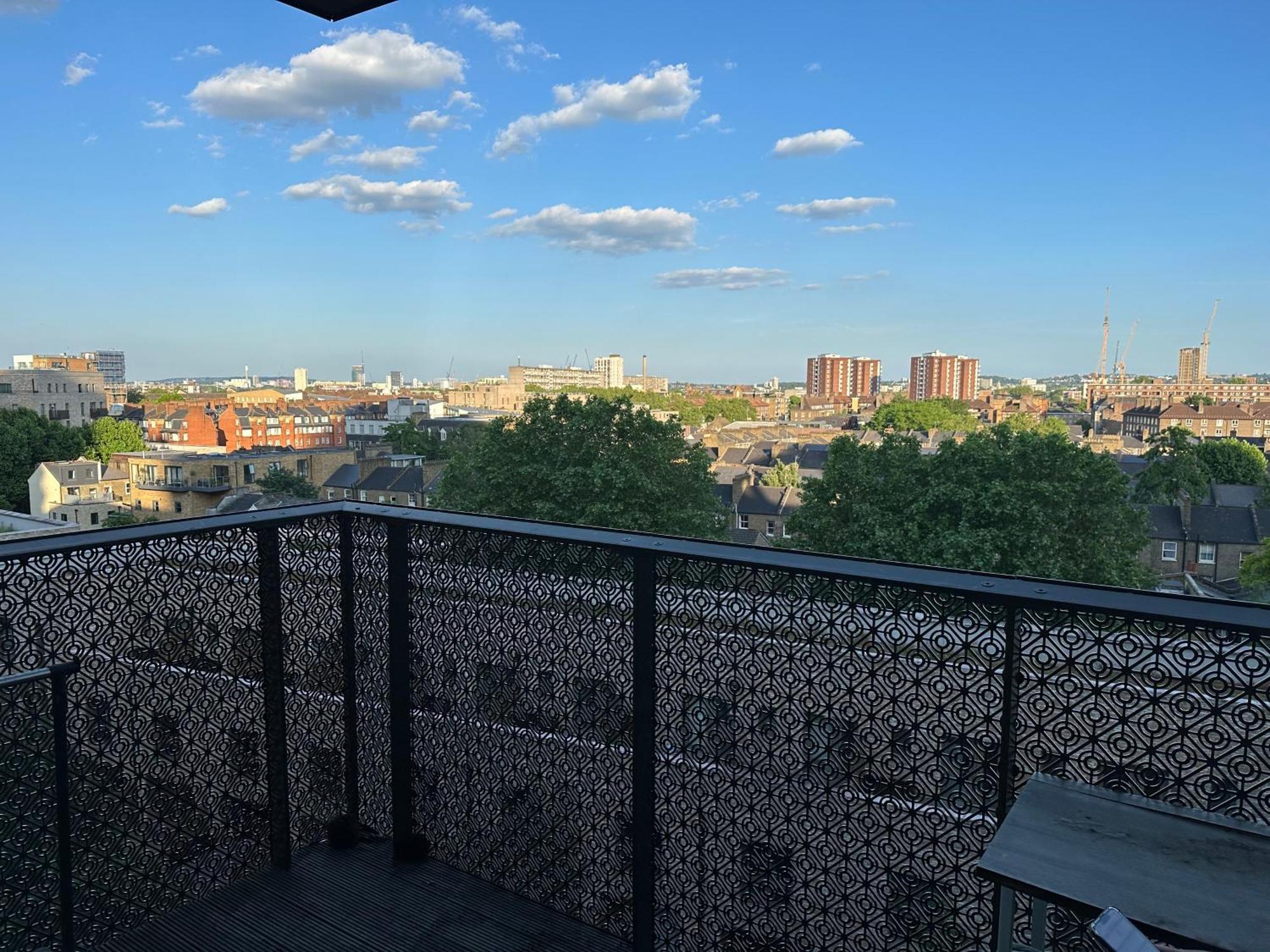 Apartment Modern 2 Bedroom Secured Flat