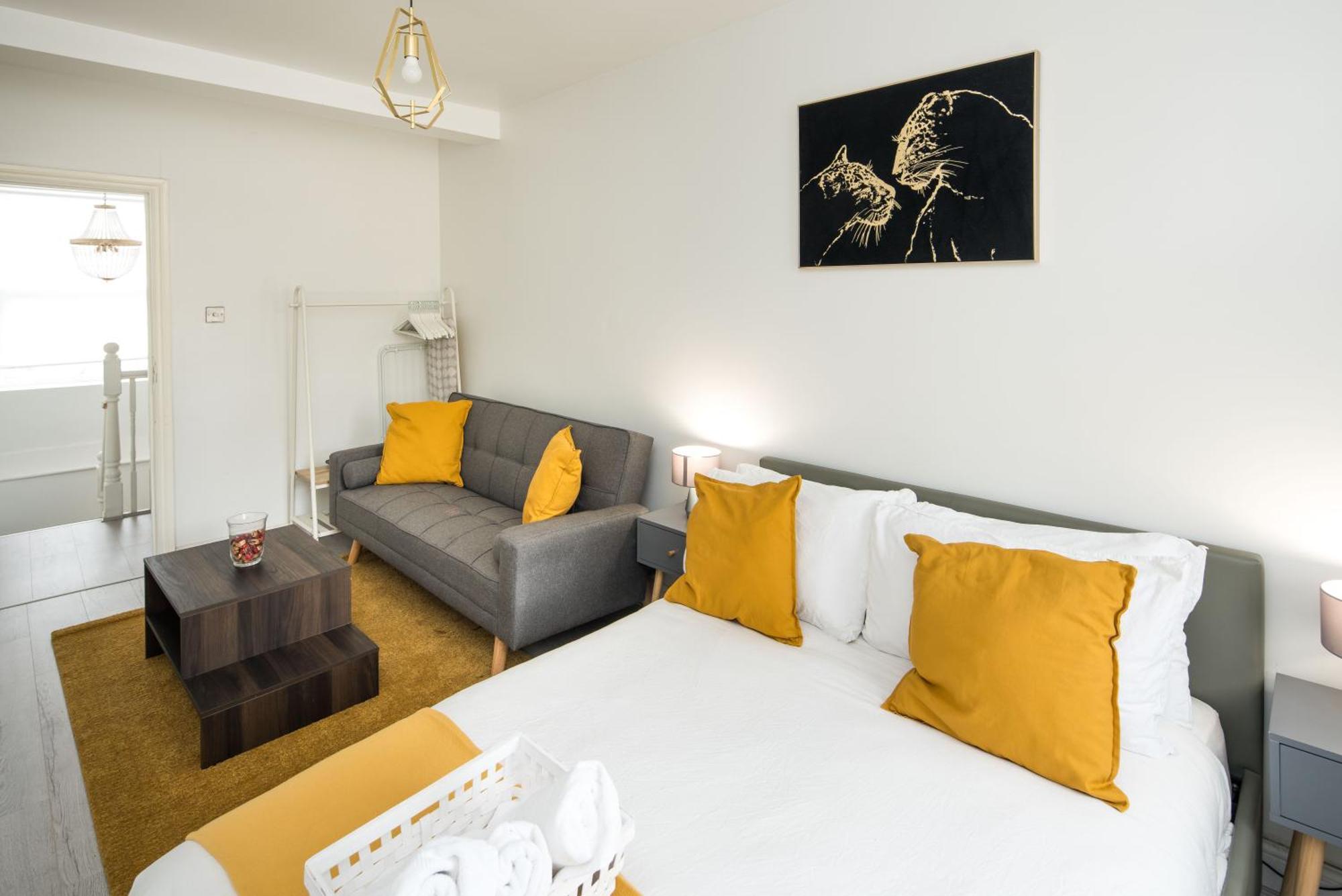 Apartment Spacious For Up To 4! Sofa Bed *