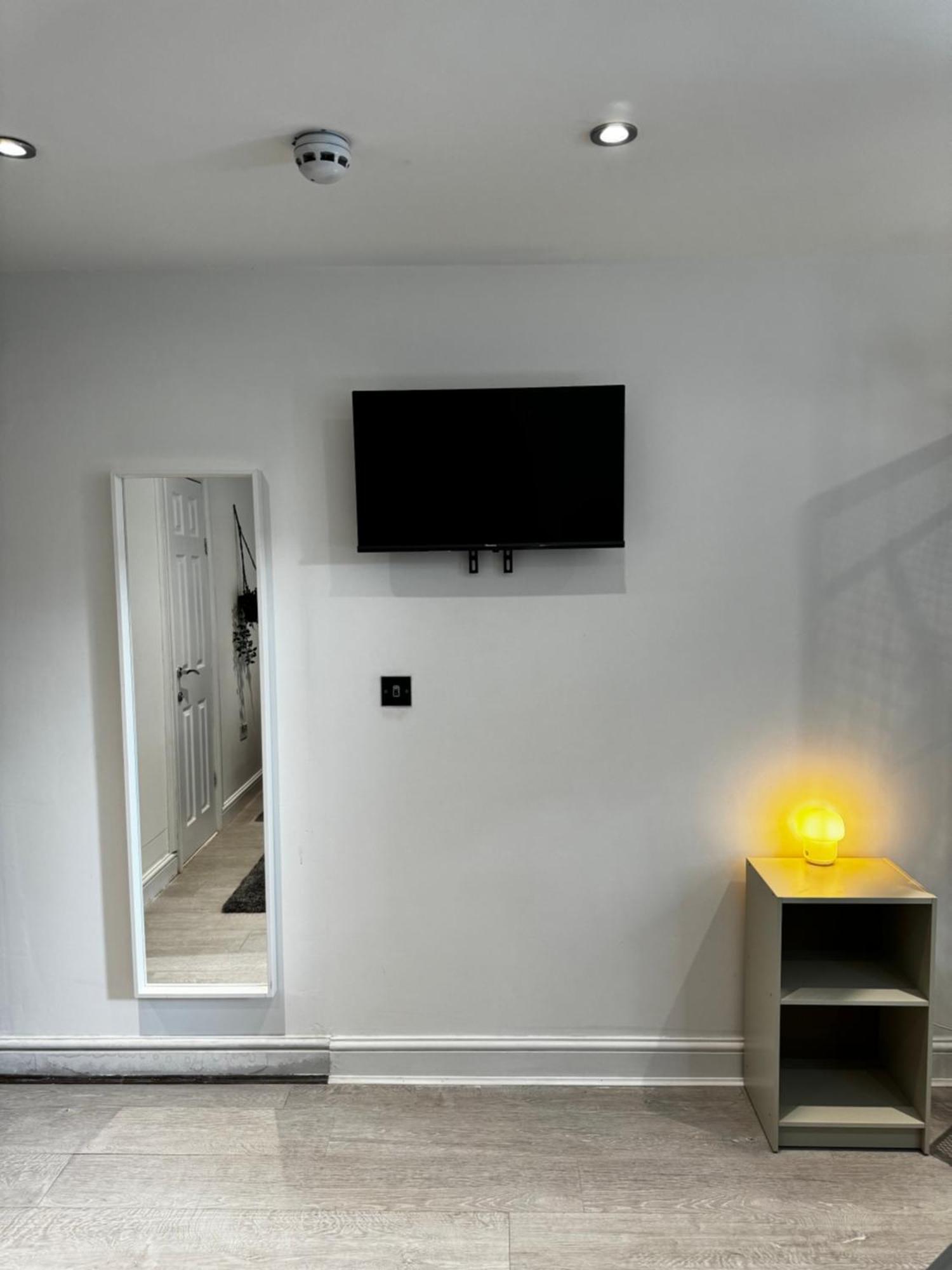 En-suite Bedroom For Up To 4! Sofa Bed - Near Stratford Gasthuis Londen