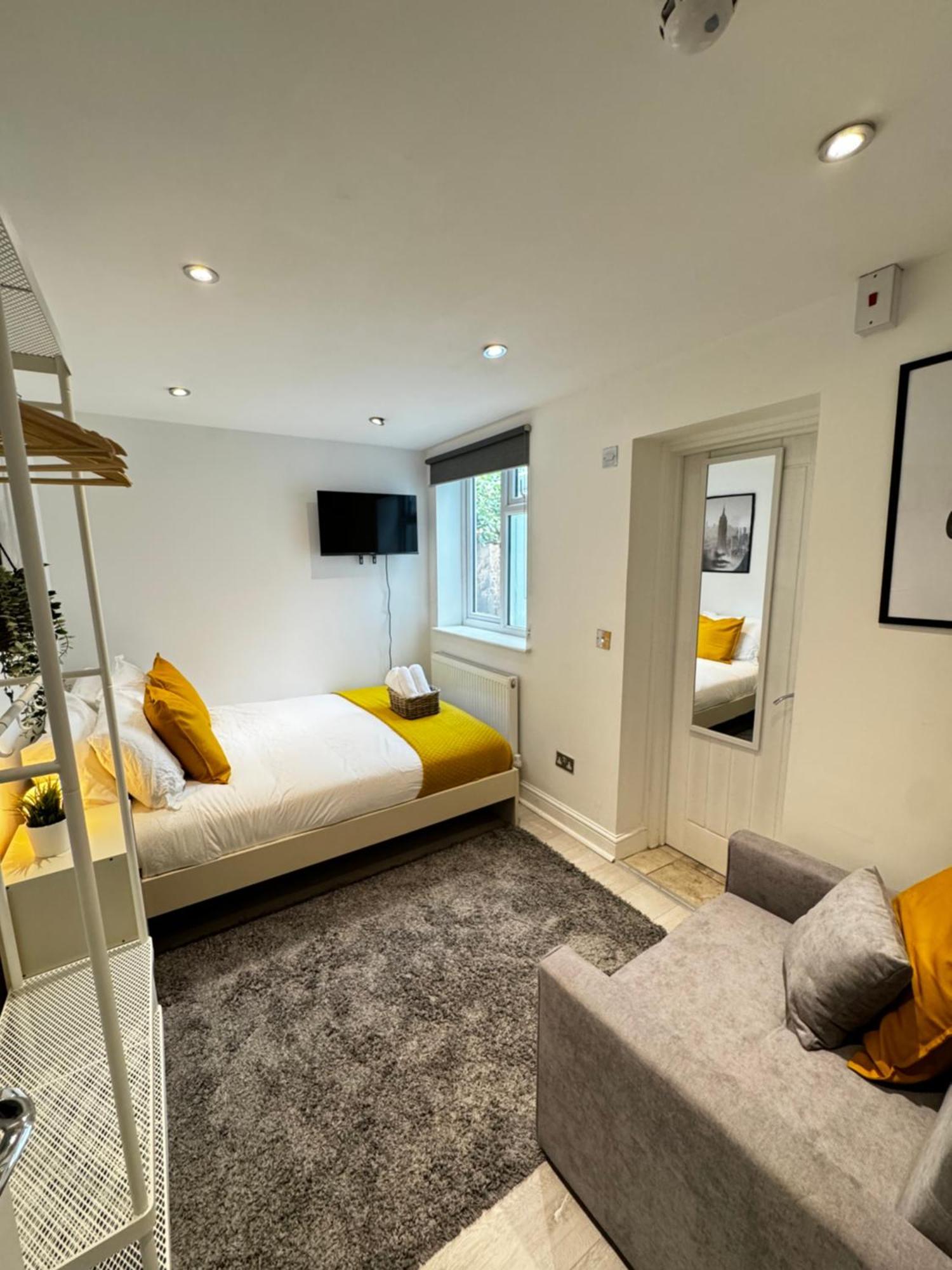En-suite Bedroom For Up To 4! Sofa Bed - Near Stratford Gasthuis *