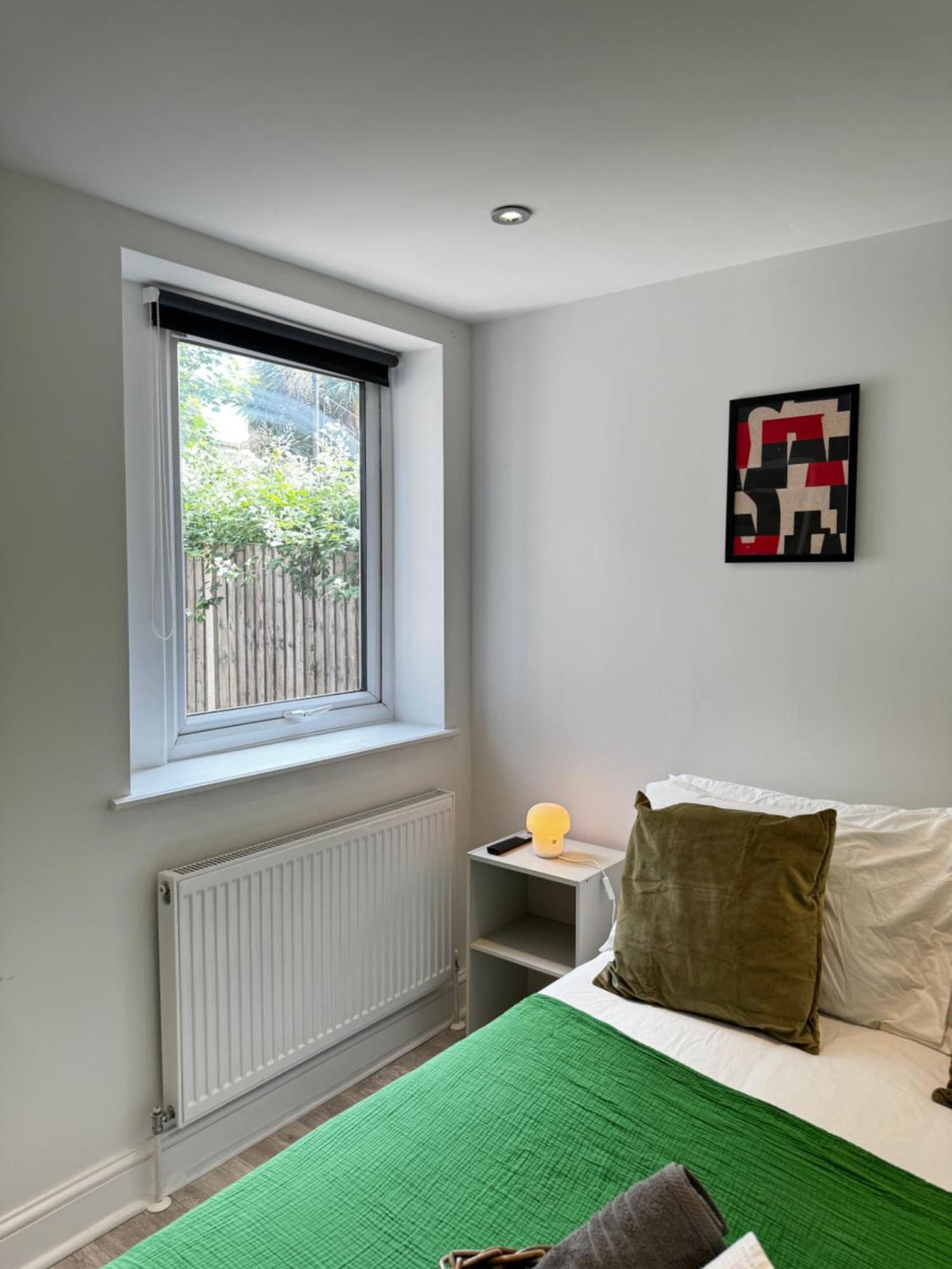 En-suite Bedroom For Up To 4! Sofa Bed - Near Stratford Gasthuis Londen