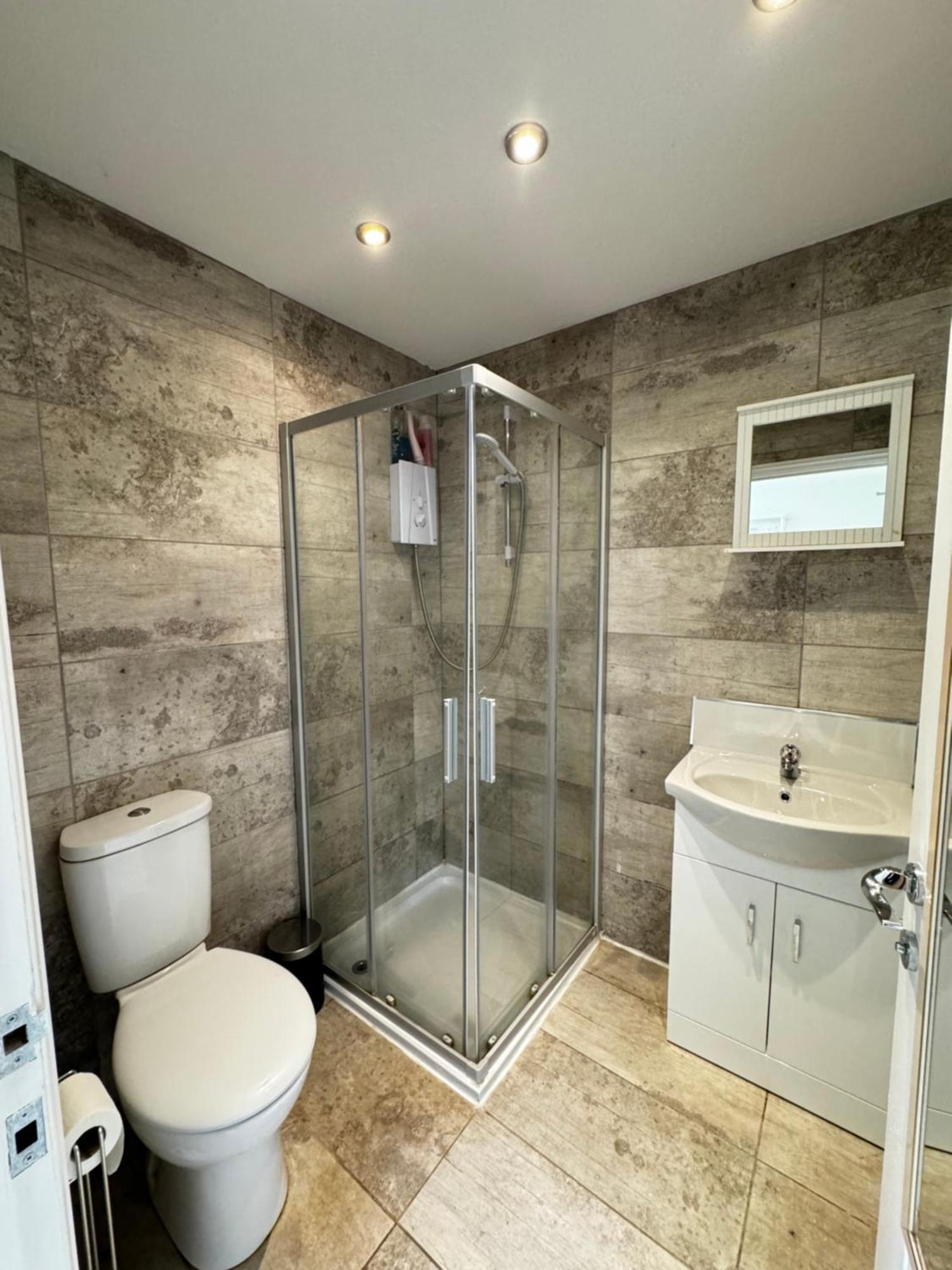 En-suite Bedroom For Up To 4! Sofa Bed - Near Stratford *