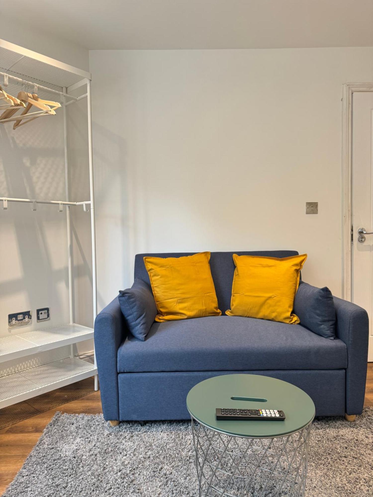 En-suite Bedroom For Up To 4! Sofa Bed - Near Stratford Gasthuis Londen