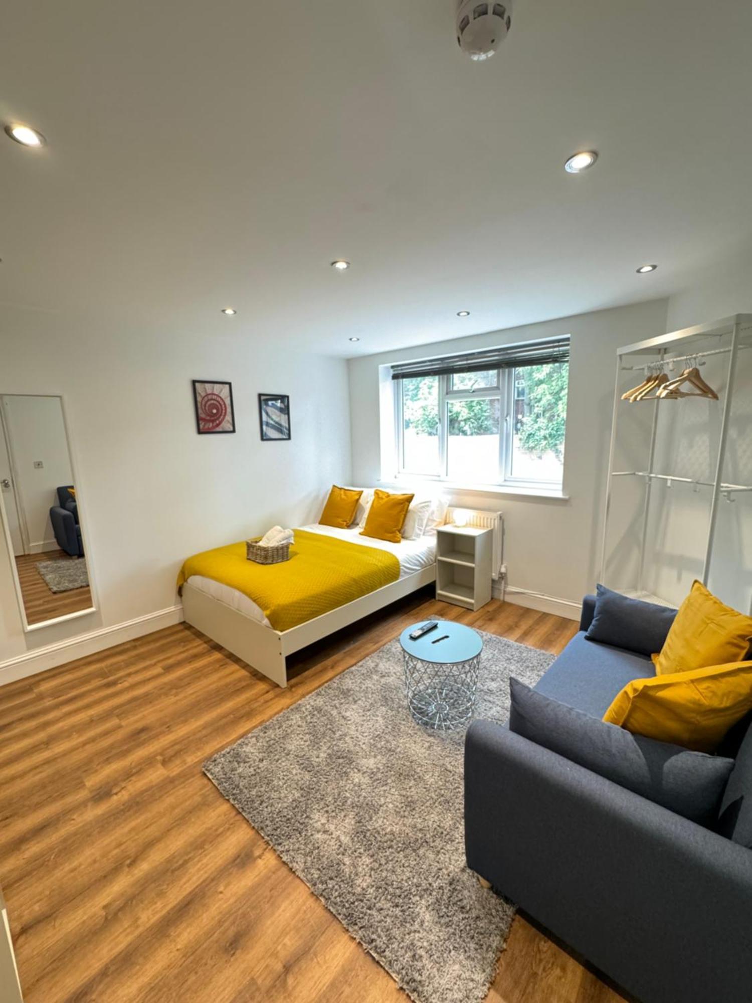 Gasthuis En-suite Bedroom For Up To 4! Sofa Bed - Near Stratford *