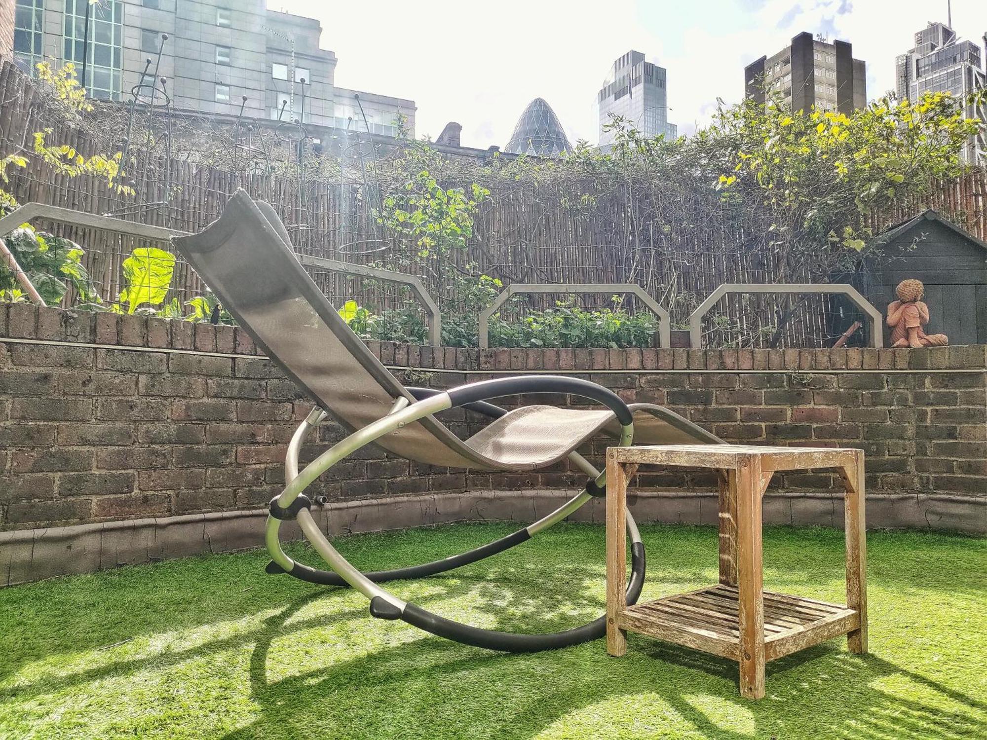Séjour chez l'habitant Cozy Ensuite In Authentic With Garden Terrace In Prime Location Just East Of Londres