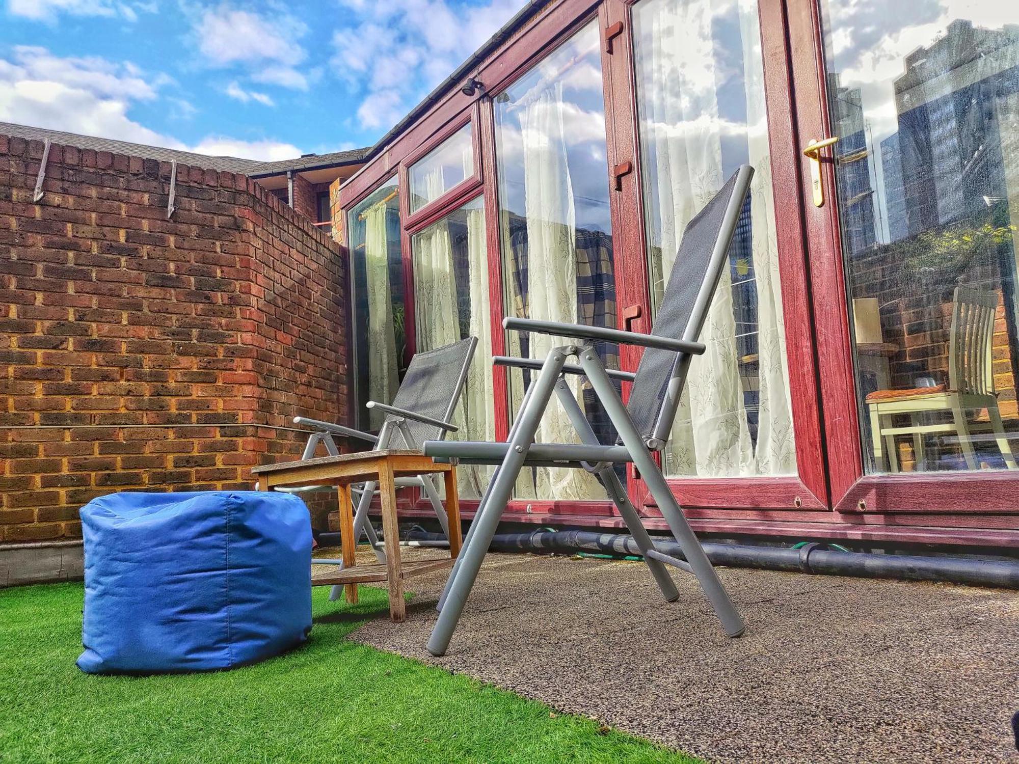 Cozy Ensuite In Authentic With Garden Terrace In Prime Location Just East Of Séjour chez l'habitant