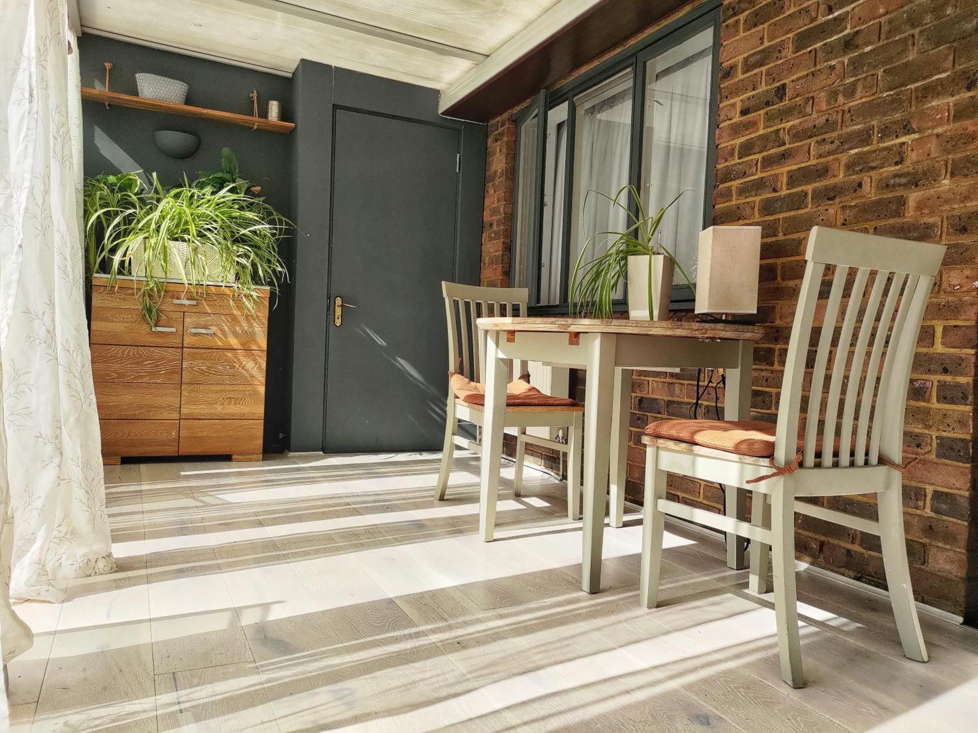 Cozy Ensuite In Authentic With Garden Terrace In Prime Location Just East Of Londres