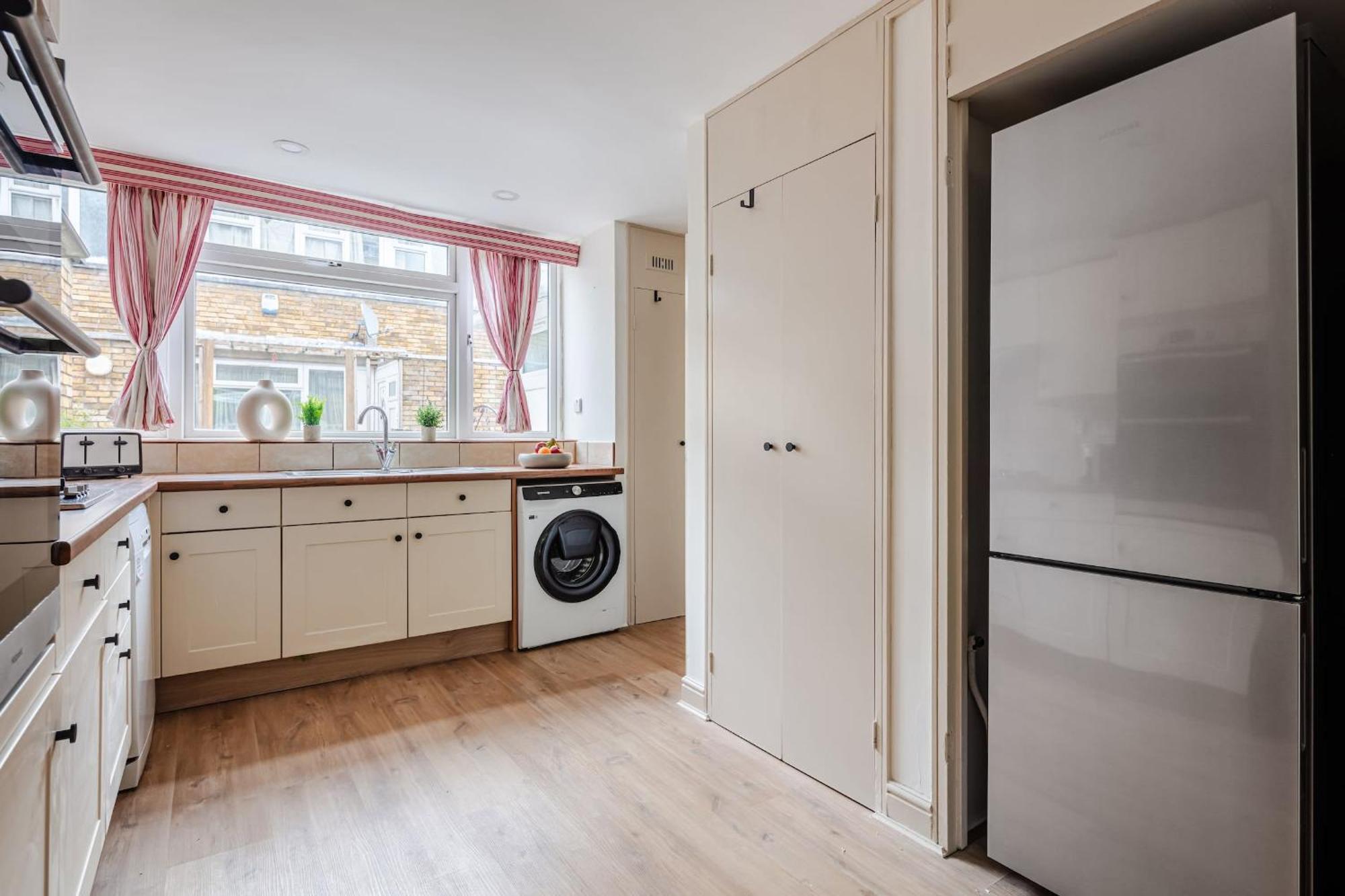 River Thames & Tate Britain - 4br With Patio - Cityapartmentstay *