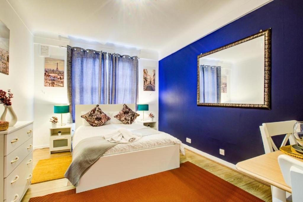Edgware Road Comfortable *