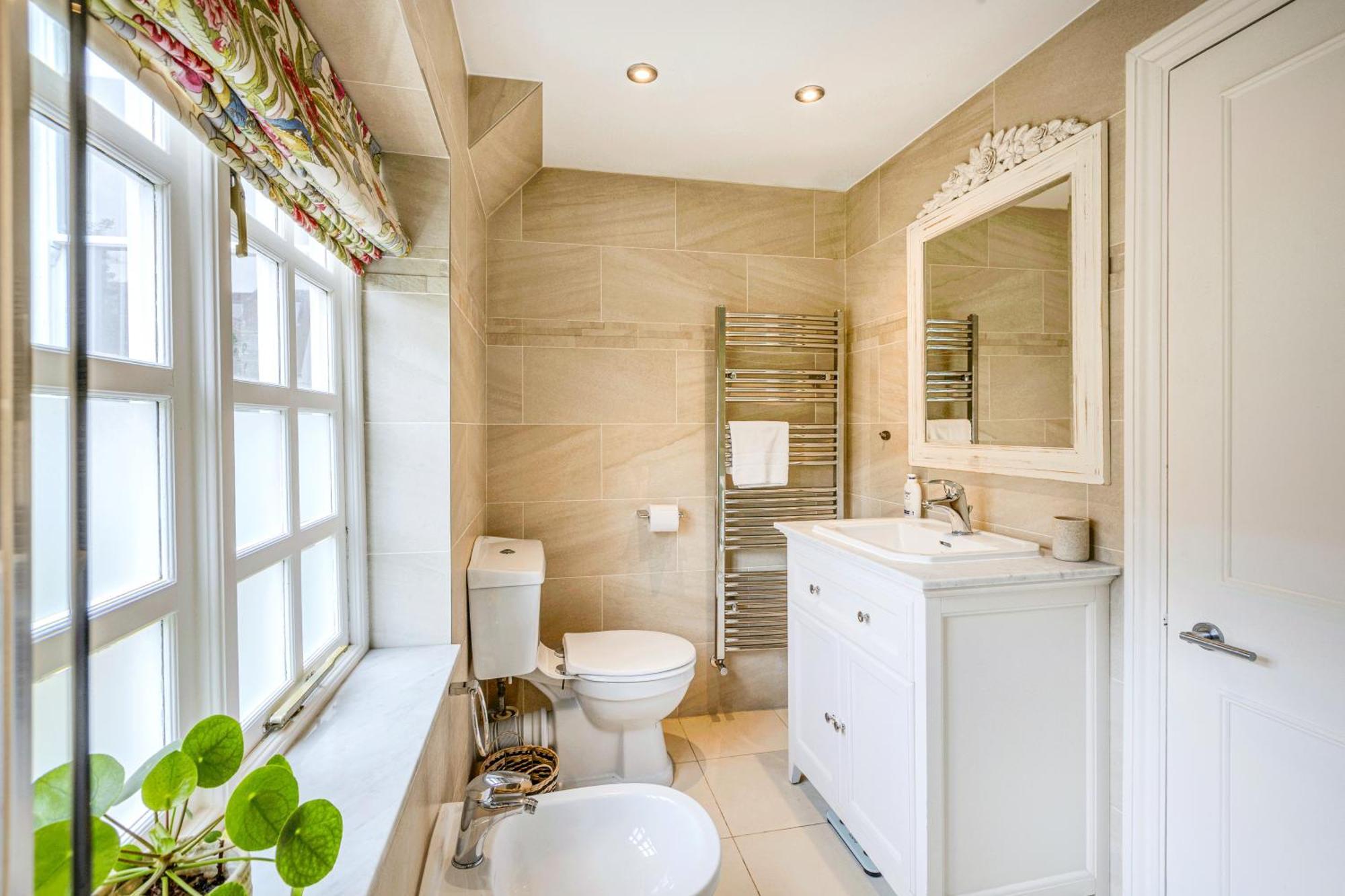 Peaceful Multilevel 2br Flat With Garden In Fulham * Londen