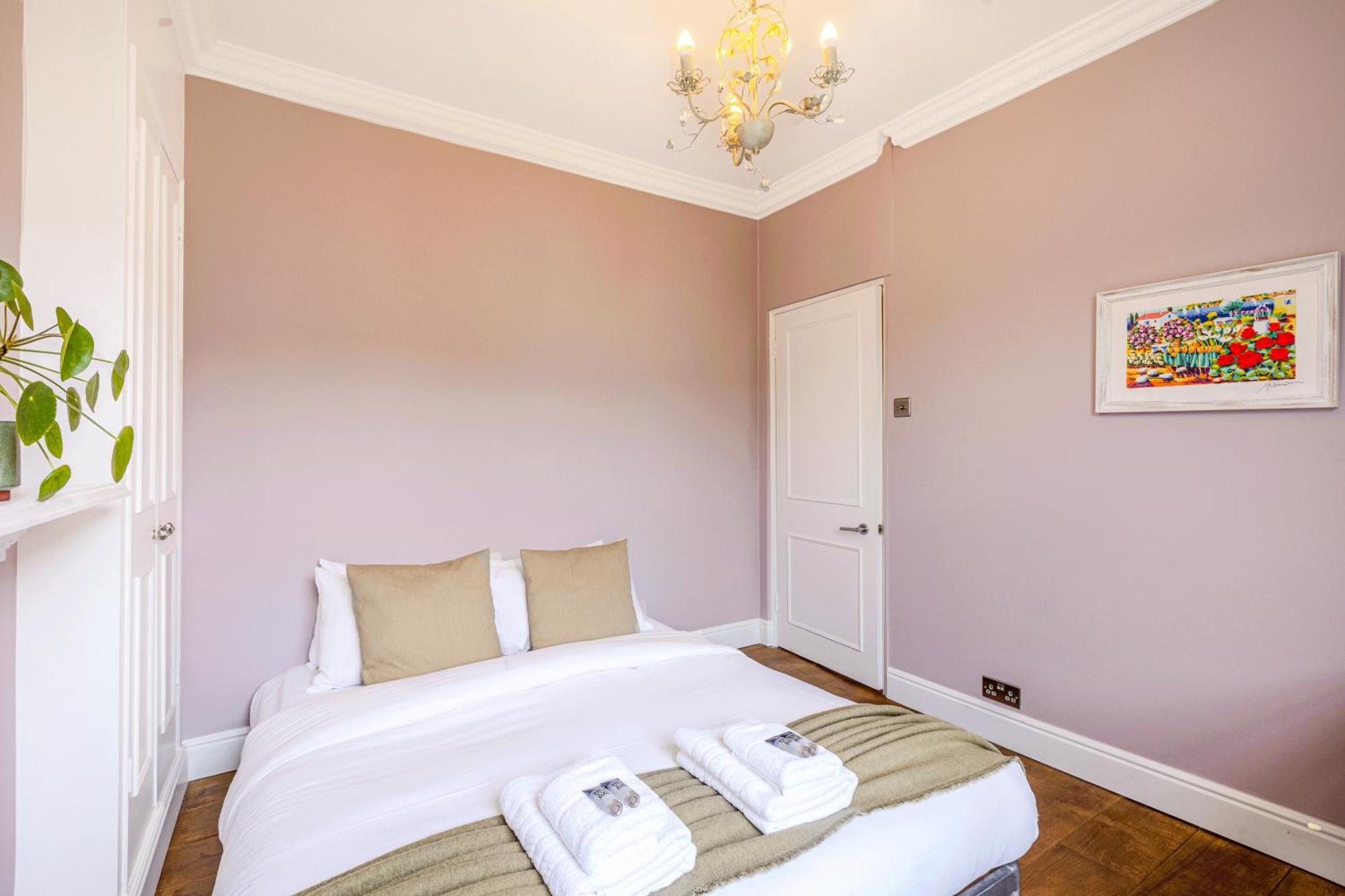 Peaceful Multilevel 2br Flat With Garden In Fulham *