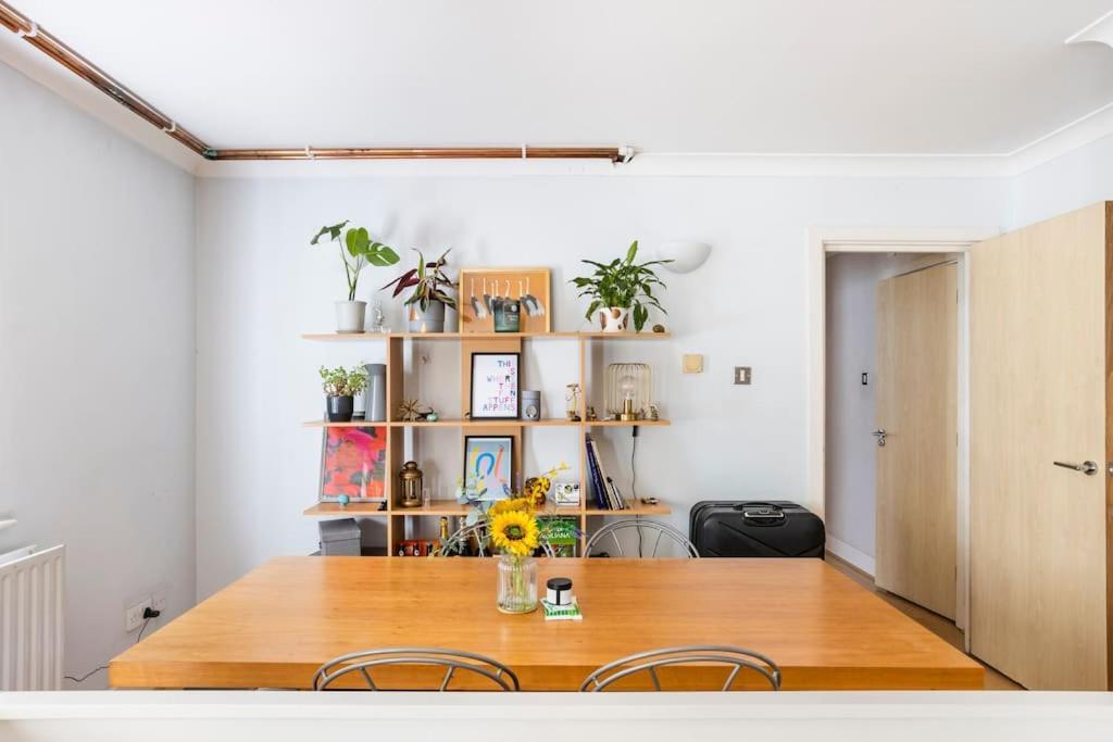 Apartment Stylish & Private Bathroom In London