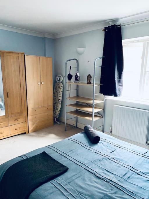 Stylish & Private Bathroom In * London