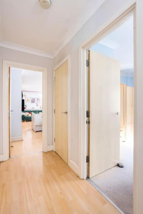 Stylish & Private Bathroom In * London