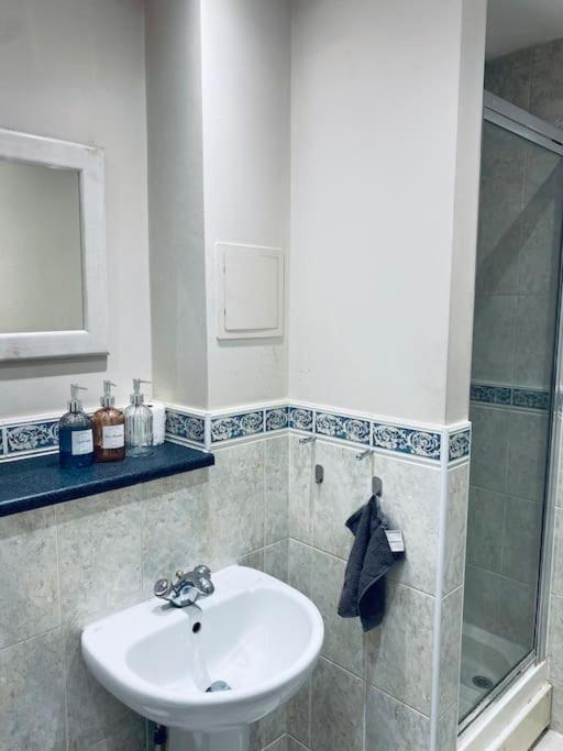 Stylish & Private Bathroom In Apartment