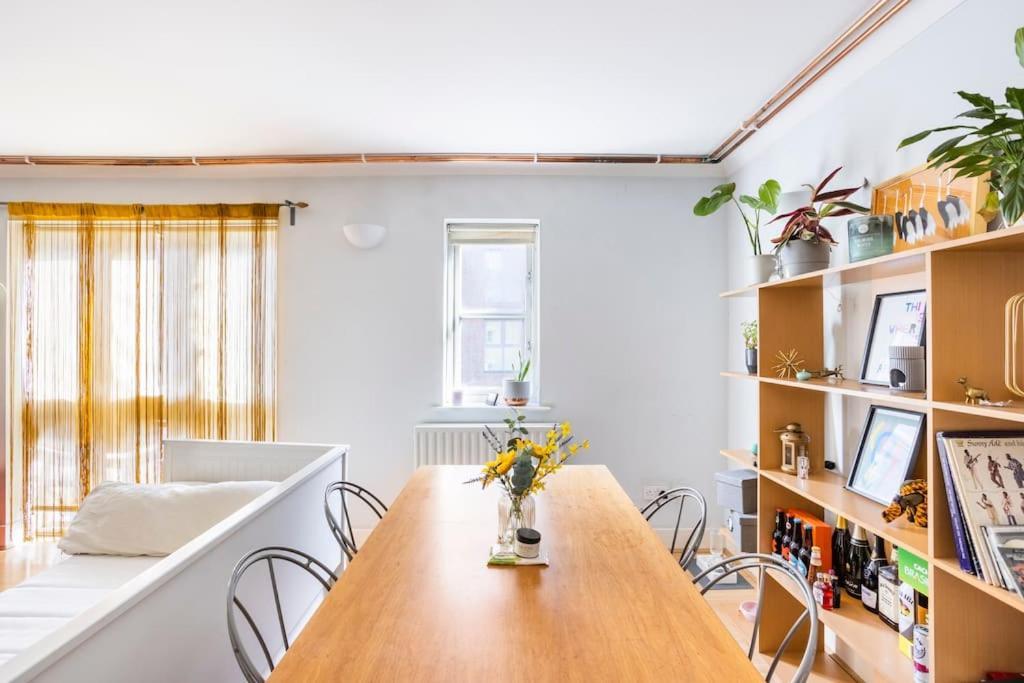 Stylish & Private Bathroom In Apartment London