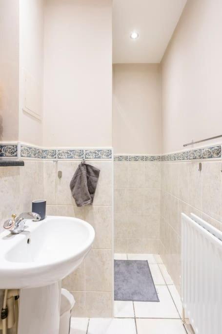 Stylish & Private Bathroom In London