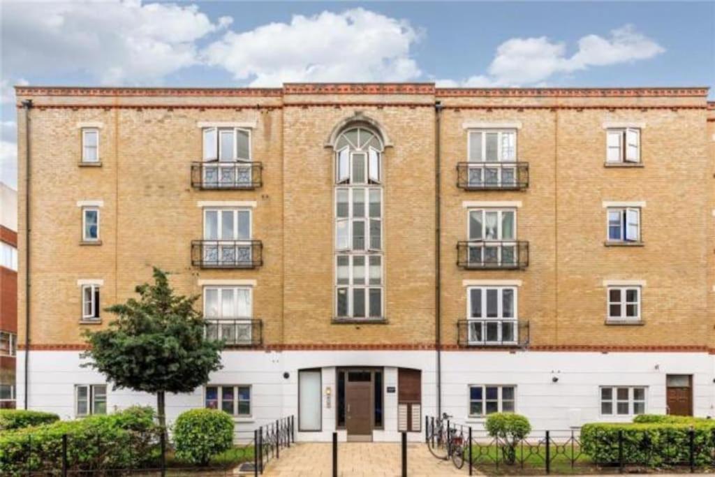 Apartment Stylish & Private Bathroom In London