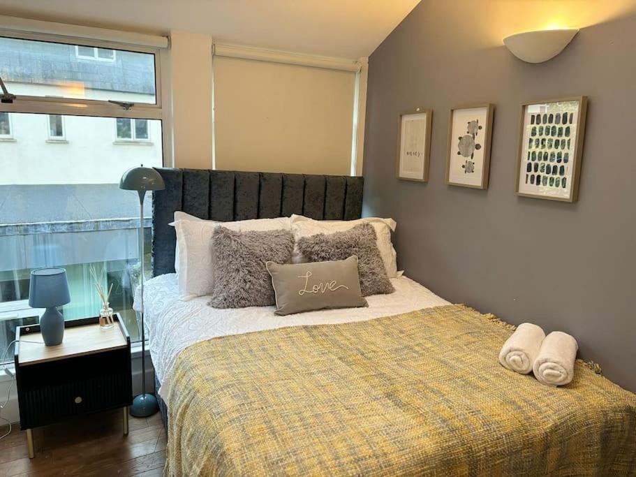 The Urban Retreat 4bdr Sleep 14 Vakantiehuis