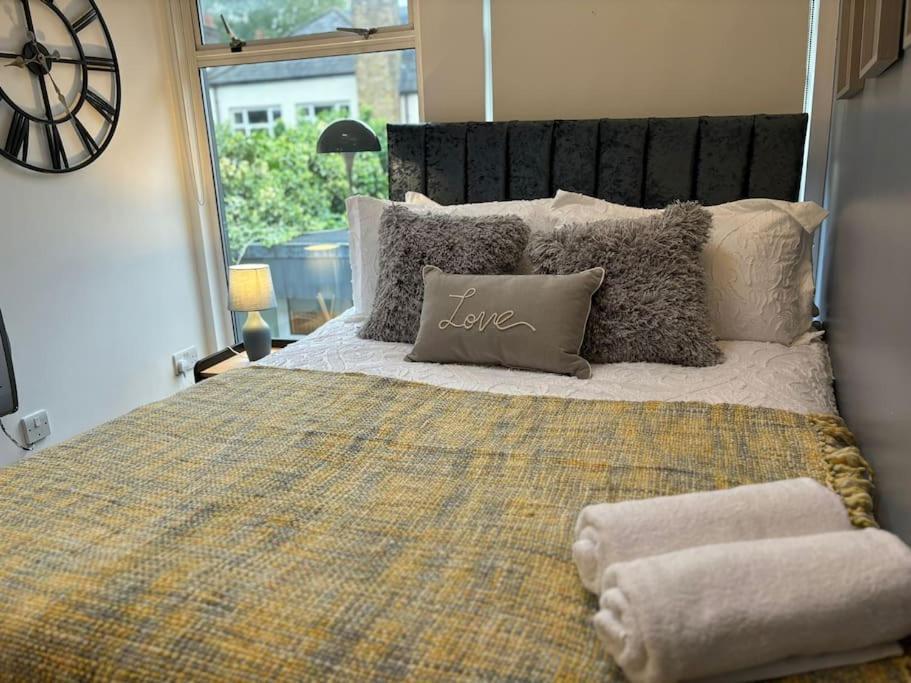 The Urban Retreat 4bdr Sleep 14 Vakantiehuis *