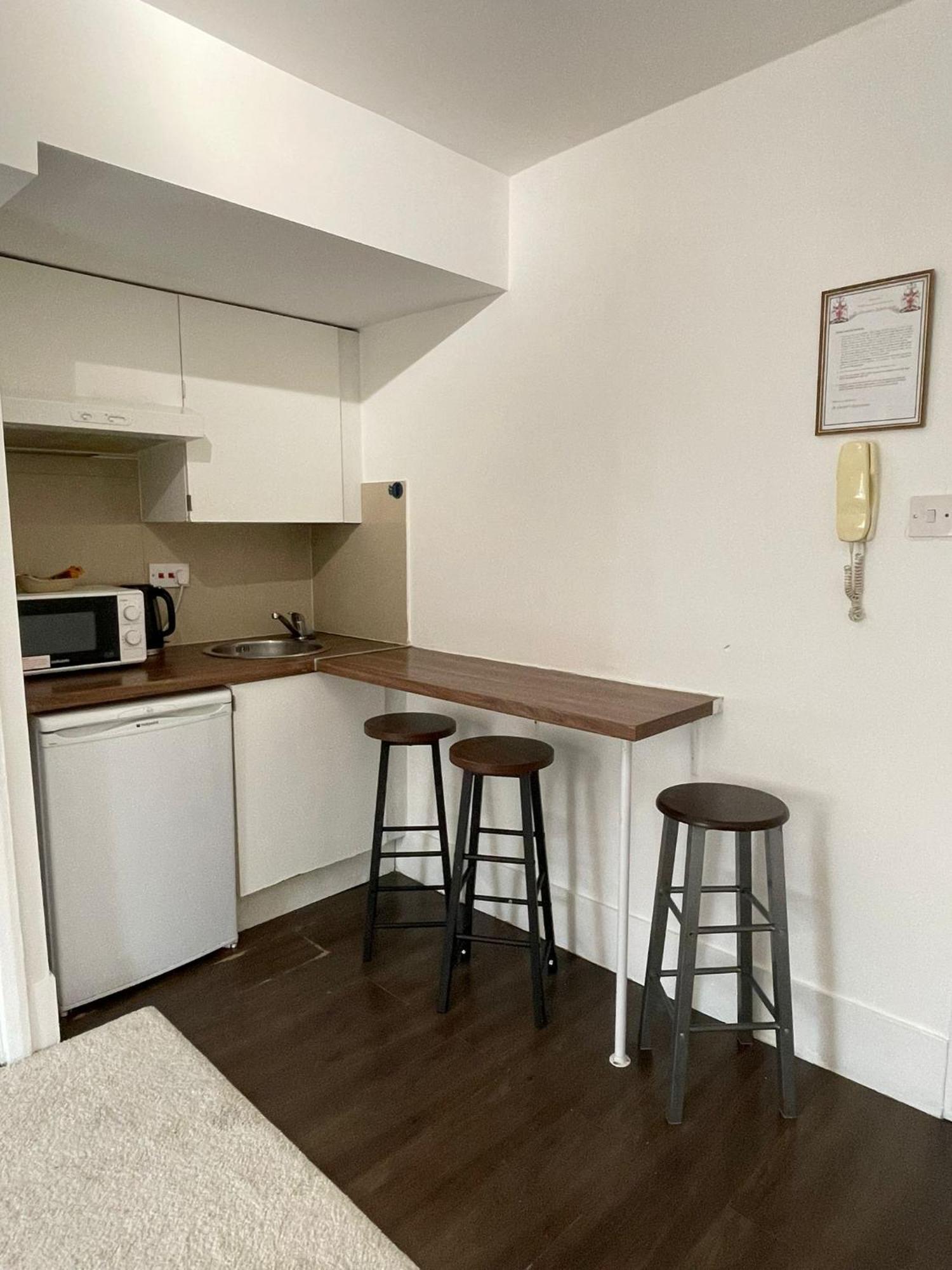 Cromwell Apartment *