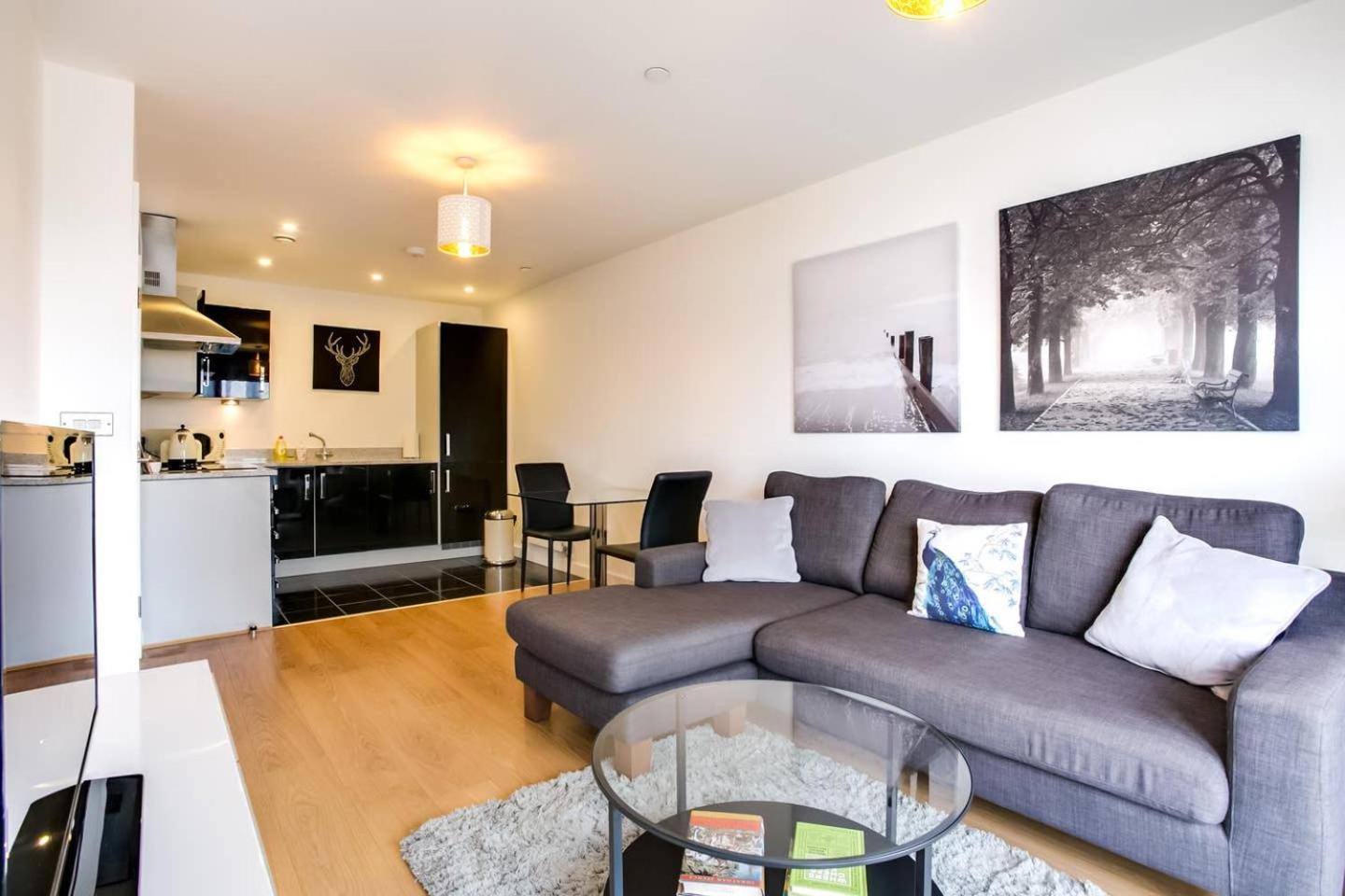 Appartement Guestready - Comfort By The Thames, W/ Balcony Londen